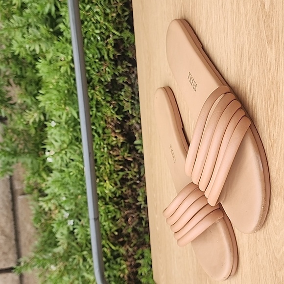 TKEES Shoes - Tkees beige/tan slide Size 7